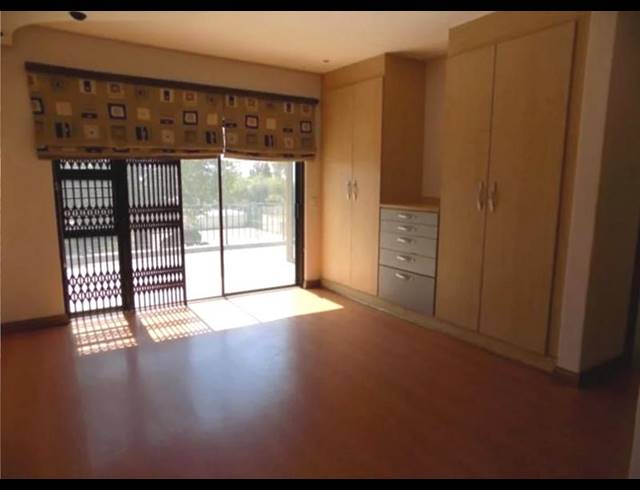 5 BEDROOM PROPERTY TO RENT IN CONSTANTIA KLOOF